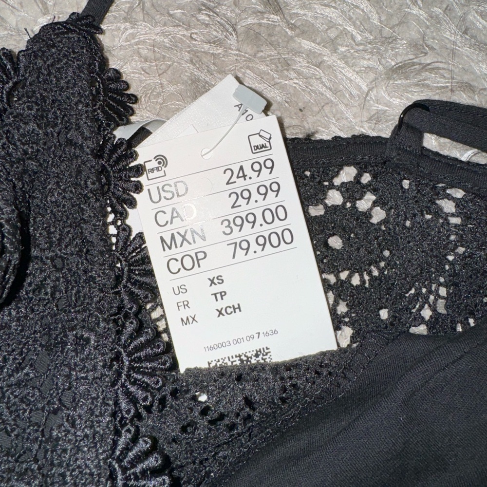 H&M Black Crochet Cropped Tank! - Picture 3 of 4